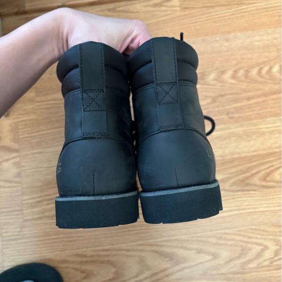 UGG Men’s Boots - Picture 2 of 3